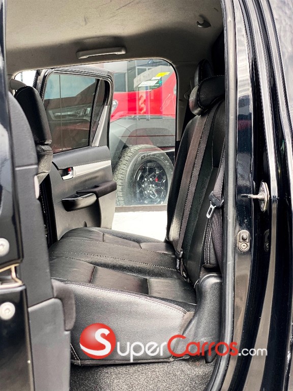 2016 Toyota Hilux — foto 4 / 10