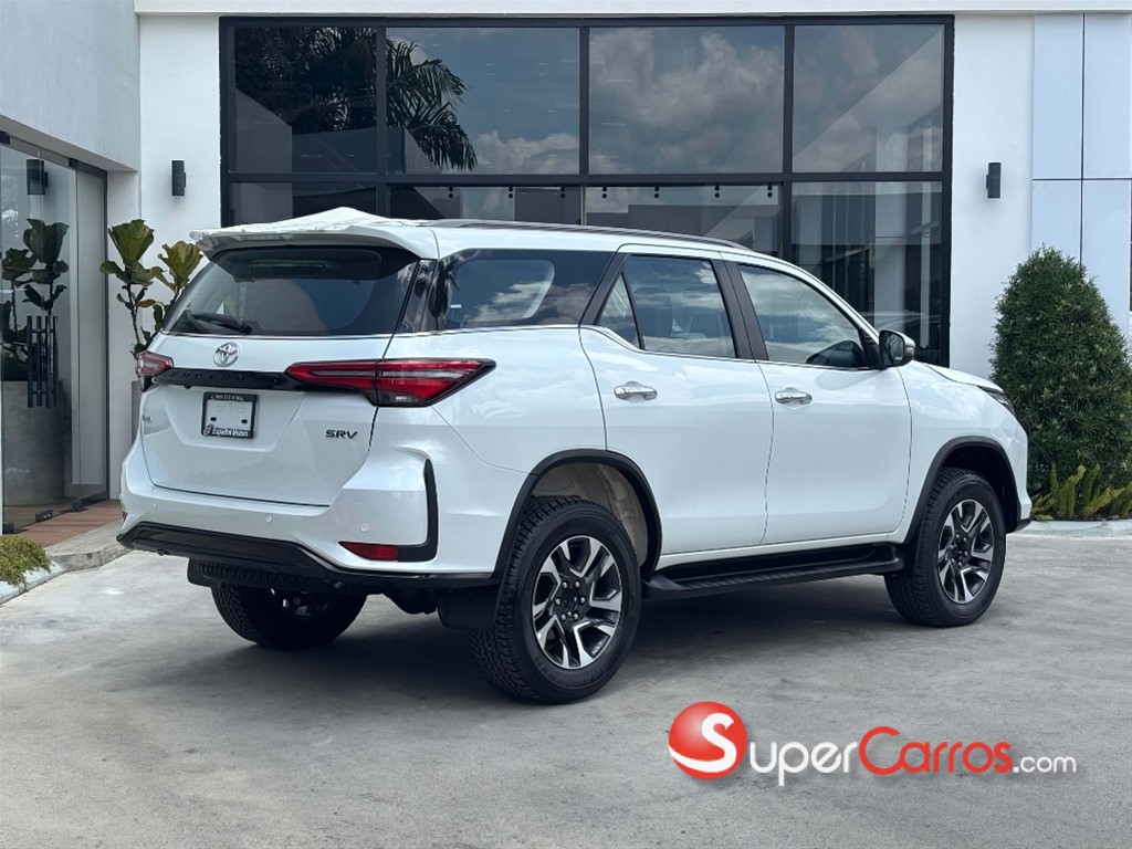 2026 Toyota Fortuner — foto 2 / 10