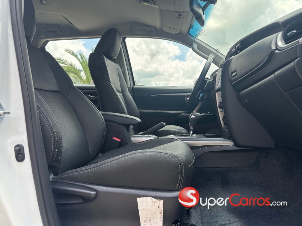 2026 Toyota Fortuner — foto 6 / 10
