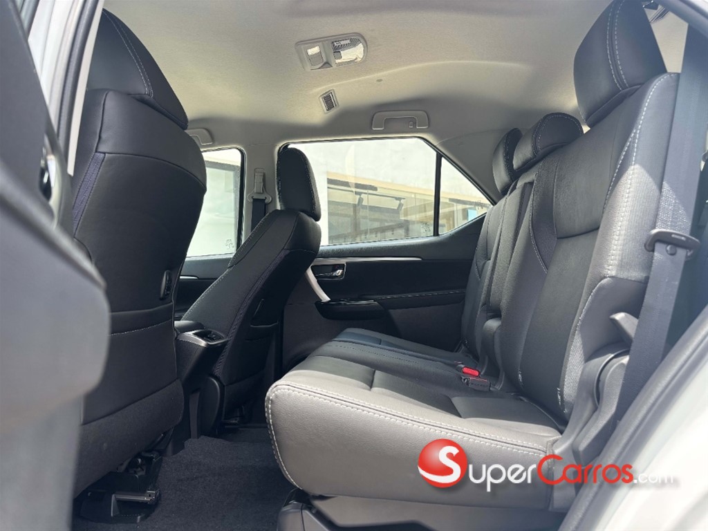 2026 Toyota Fortuner — foto 7 / 10