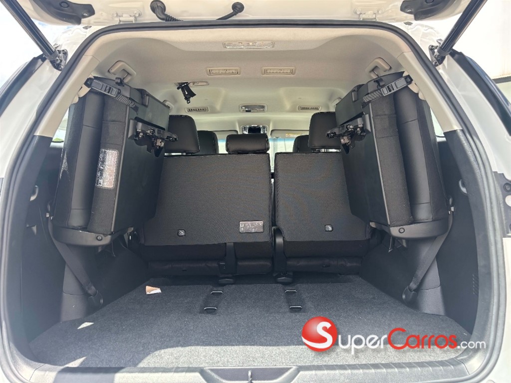 2026 Toyota Fortuner — foto 8 / 10