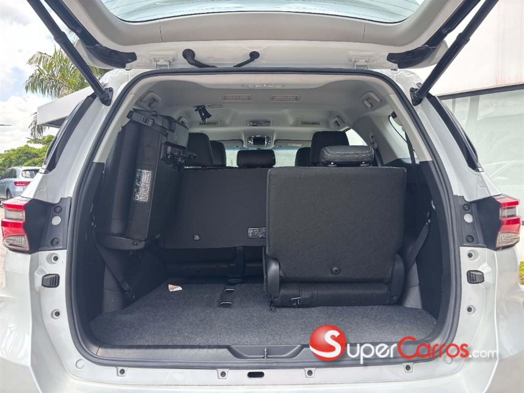 2026 Toyota Fortuner — foto 9 / 10