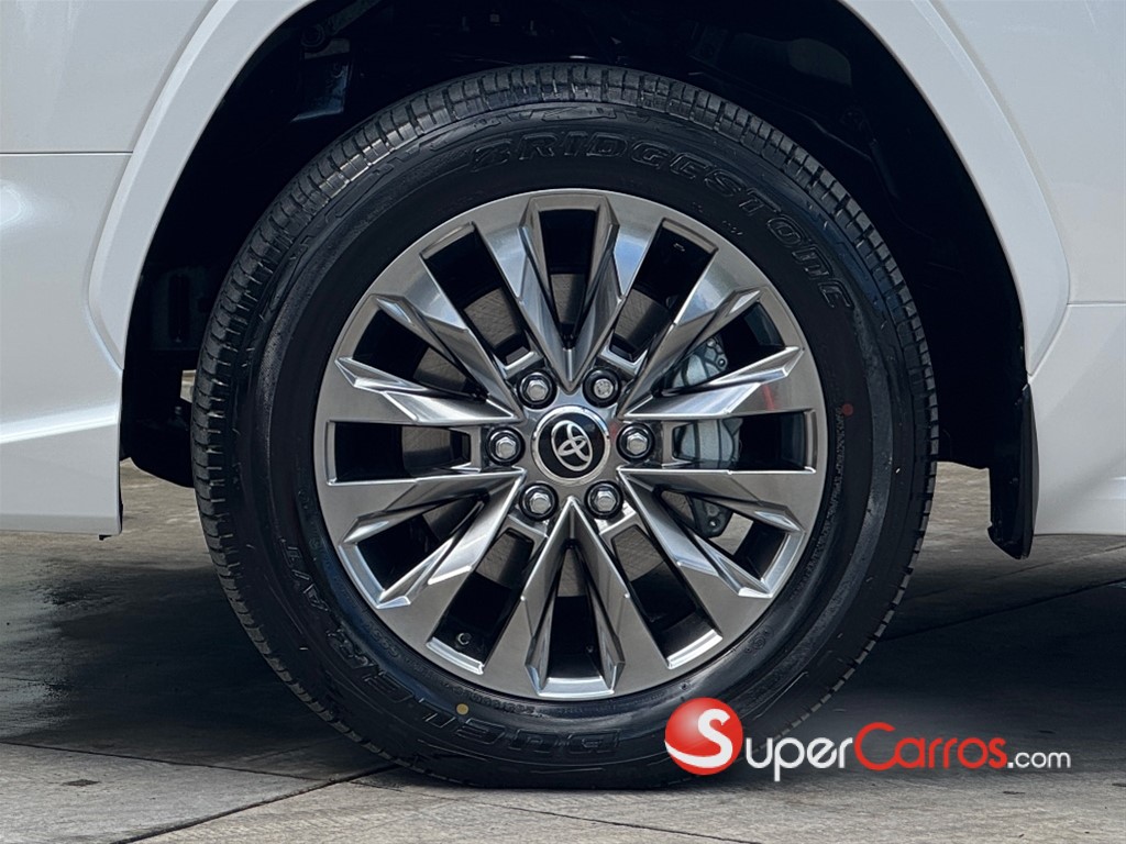 2026 Toyota Land Cruiser 300 VX-R — foto 8 / 8
