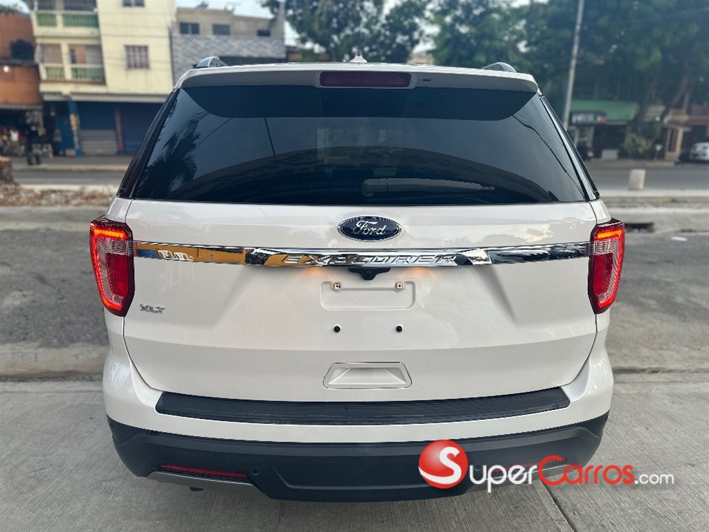 2019 Ford Explorer XLT — foto 8 / 9