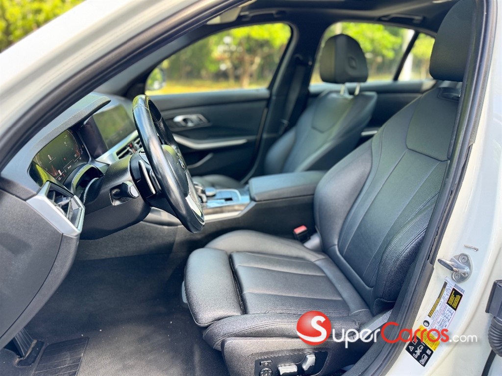 2020 BMW Serie 3 330i XDrive — foto 2 / 10