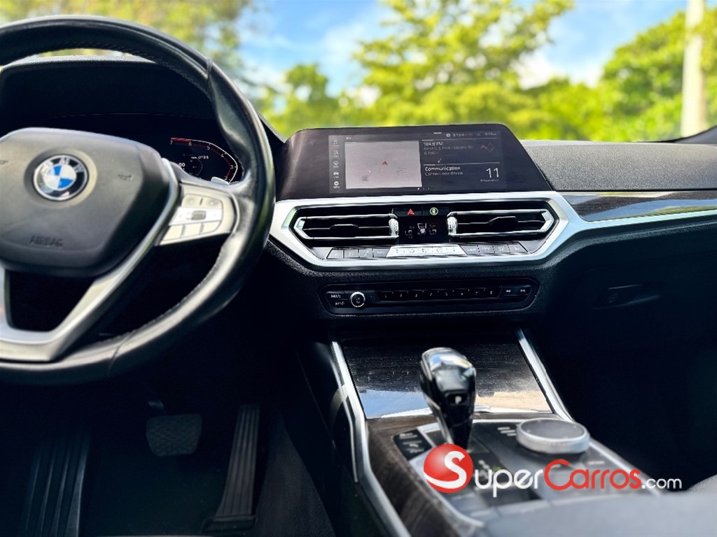 2020 BMW Serie 3 330i XDrive — foto 7 / 10