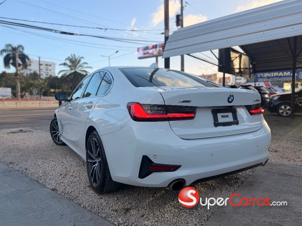 2020 BMW Serie 3 330i XDrive — foto 9 / 10