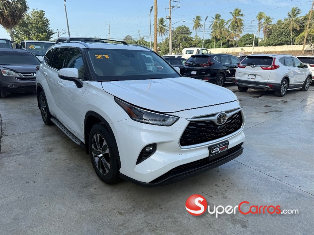 2021 Toyota Highlander XLE — foto 2 / 12