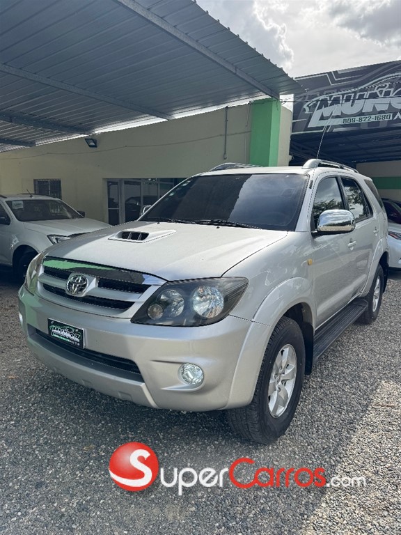 2007 Toyota Fortuner — foto 2 / 7