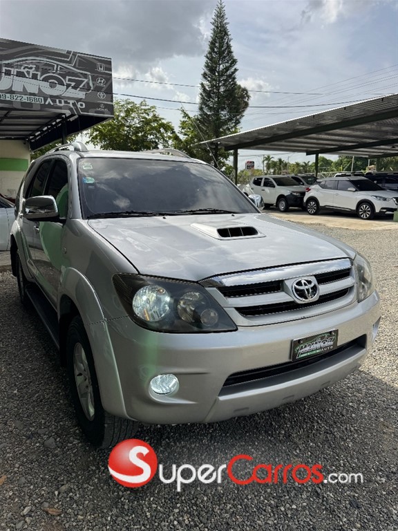 2007 Toyota Fortuner — foto 3 / 7
