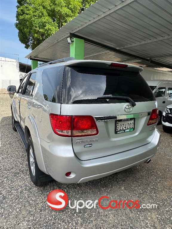 2007 Toyota Fortuner — foto 5 / 7