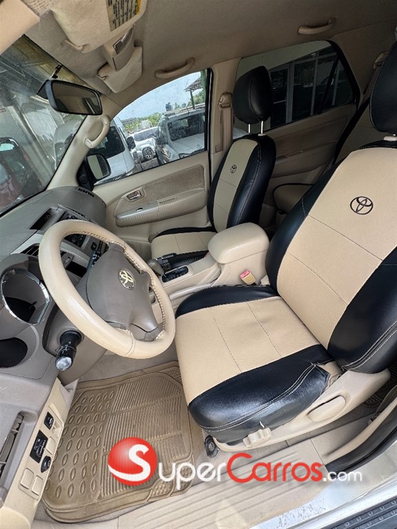 2007 Toyota Fortuner — foto 6 / 7