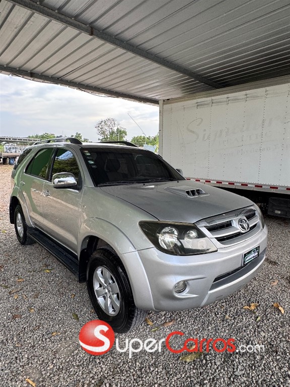 2007 Toyota Fortuner — foto 7 / 7
