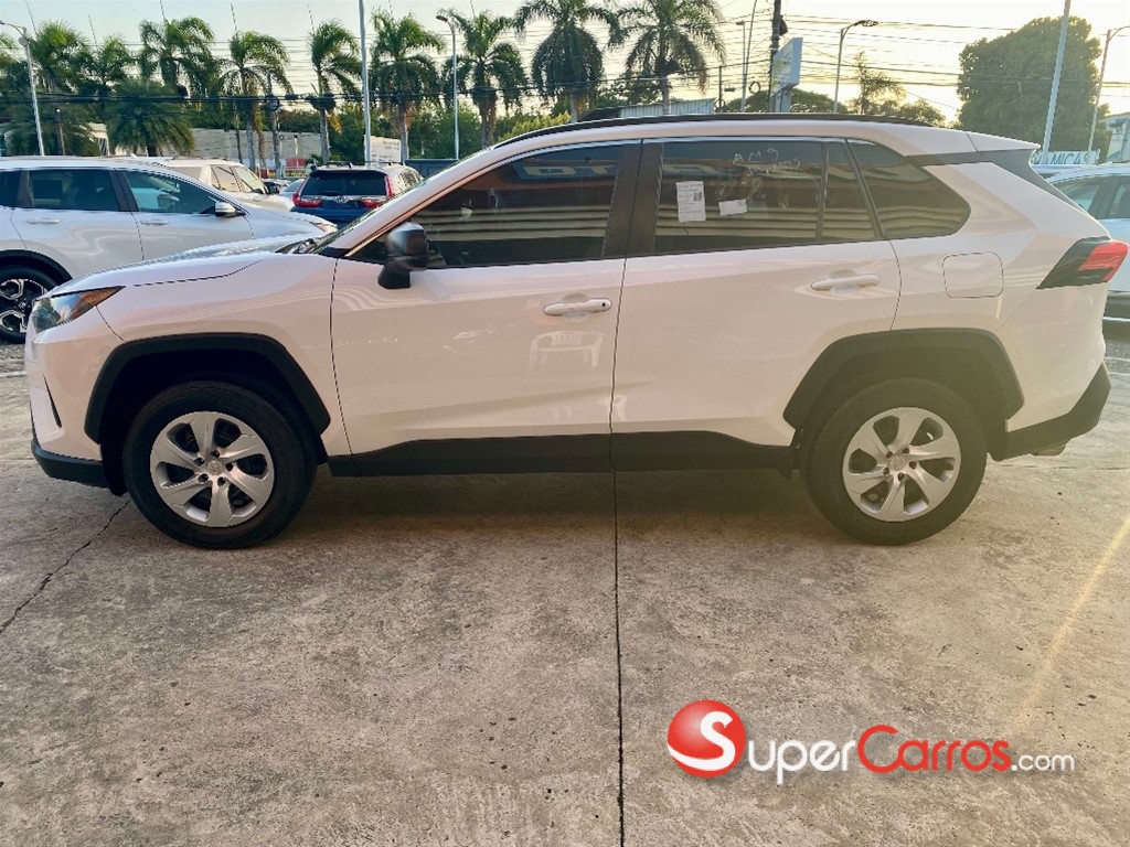 2020 Toyota RAV4 LE — foto 4 / 12