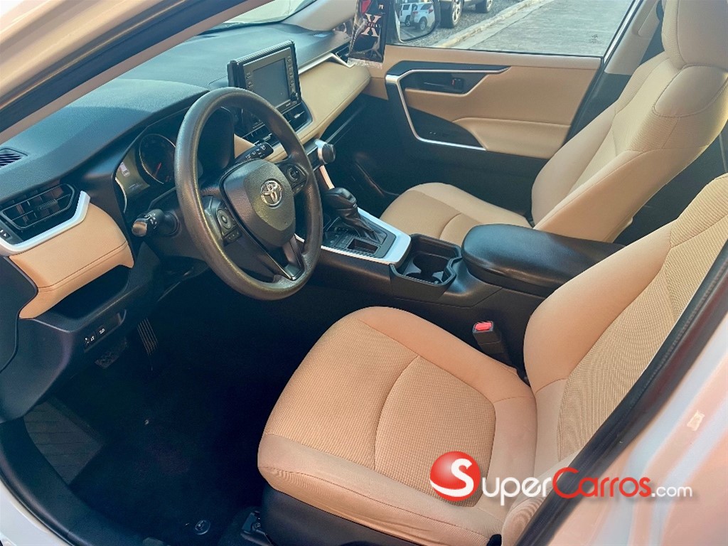 2020 Toyota RAV4 LE — foto 6 / 12
