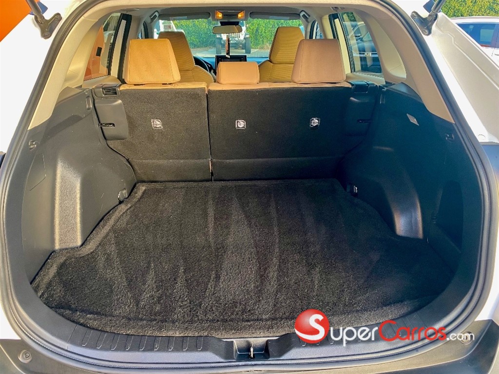 2020 Toyota RAV4 LE — foto 9 / 12