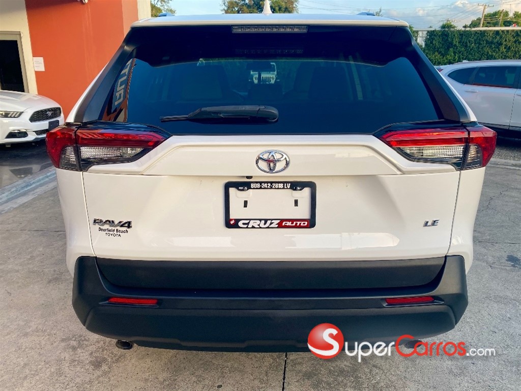 2020 Toyota RAV4 LE — foto 10 / 12