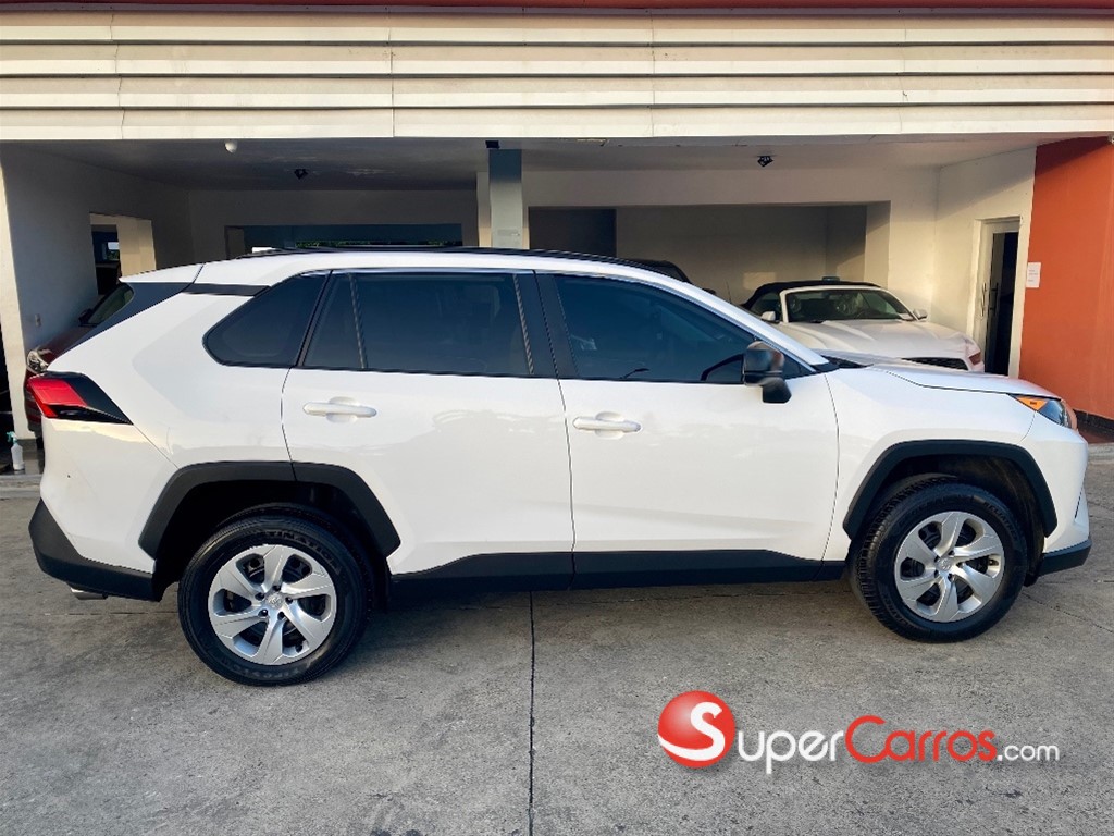 2020 Toyota RAV4 LE — foto 11 / 12