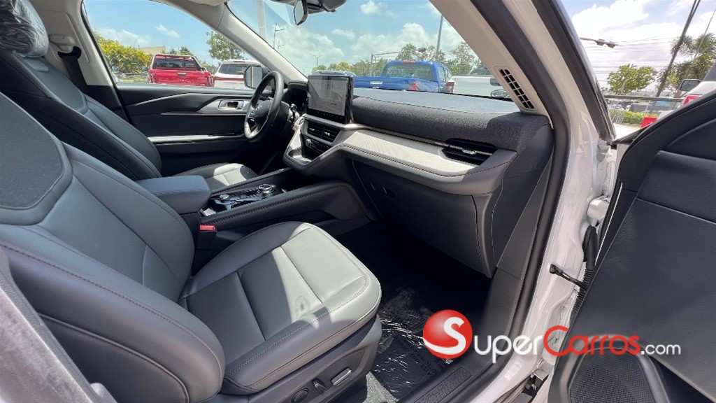 2025 Ford Explorer Active — foto 7 / 12