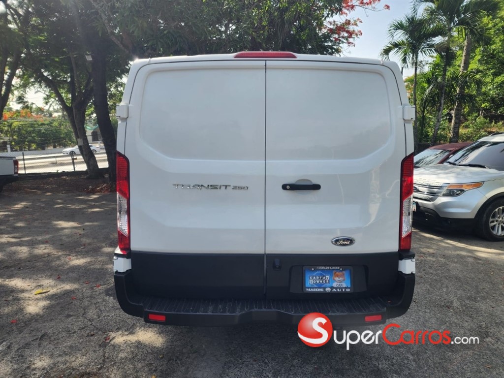 2019 Ford Transit 250 Cargo — foto 5 / 12