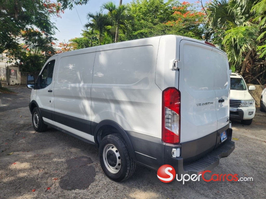 2019 Ford Transit 250 Cargo — foto 6 / 12