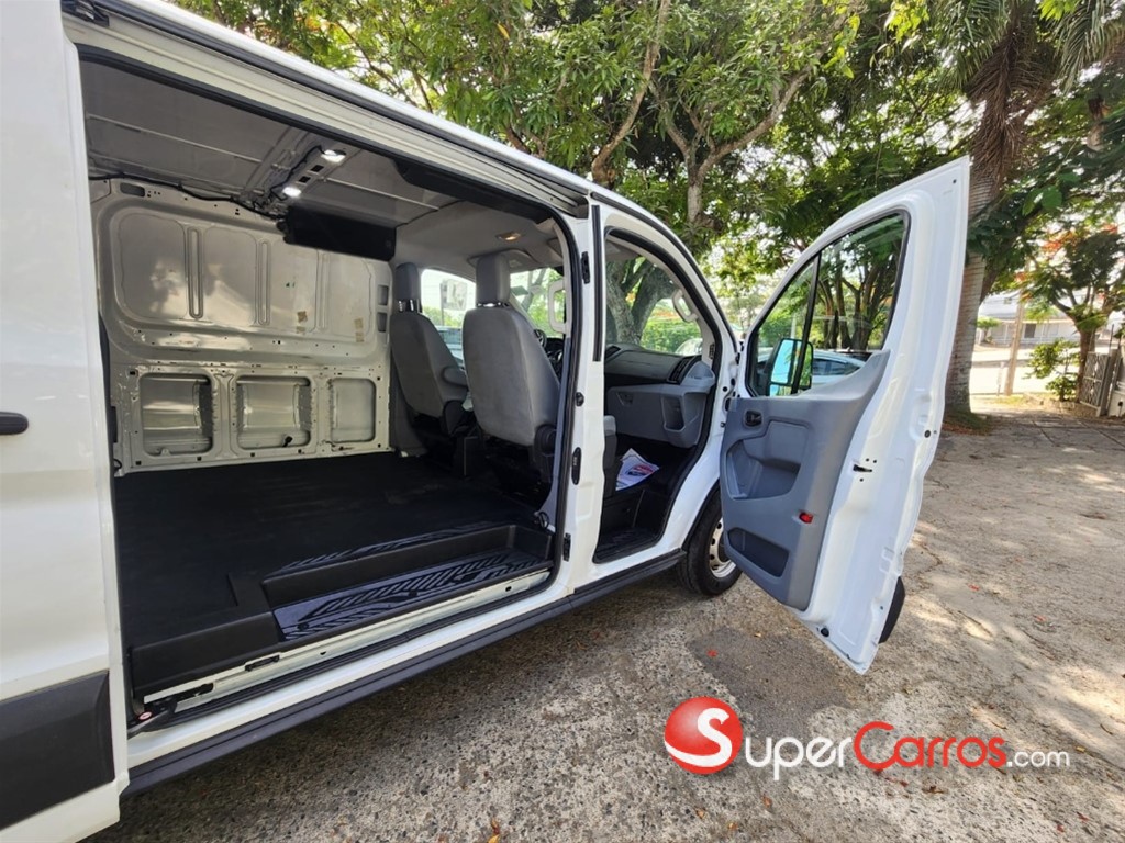 2019 Ford Transit 250 Cargo — foto 11 / 12