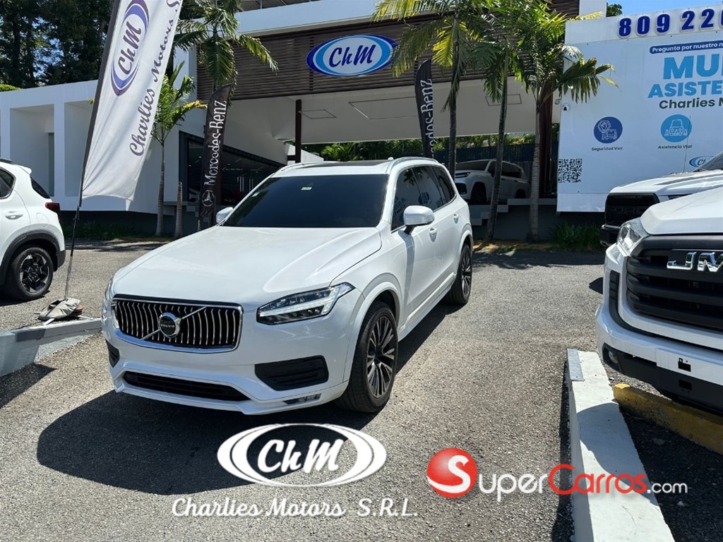 2022 Volvo XC90 B6 Plus