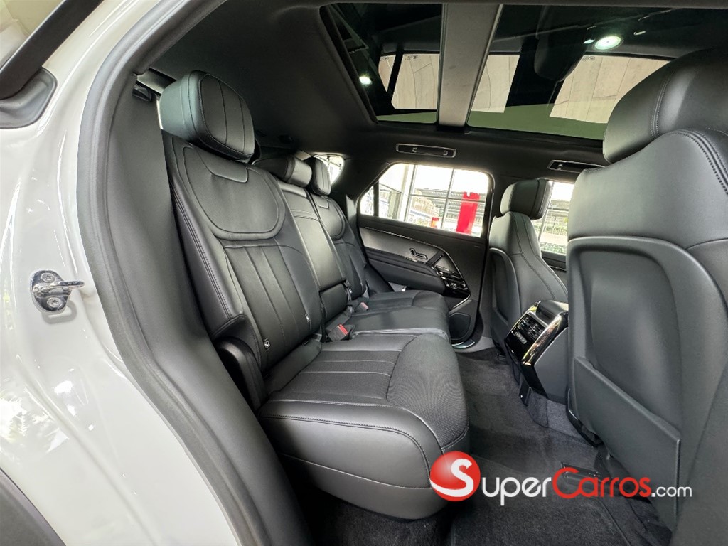 2025 Land Rover Range Rover SE — foto 8 / 12