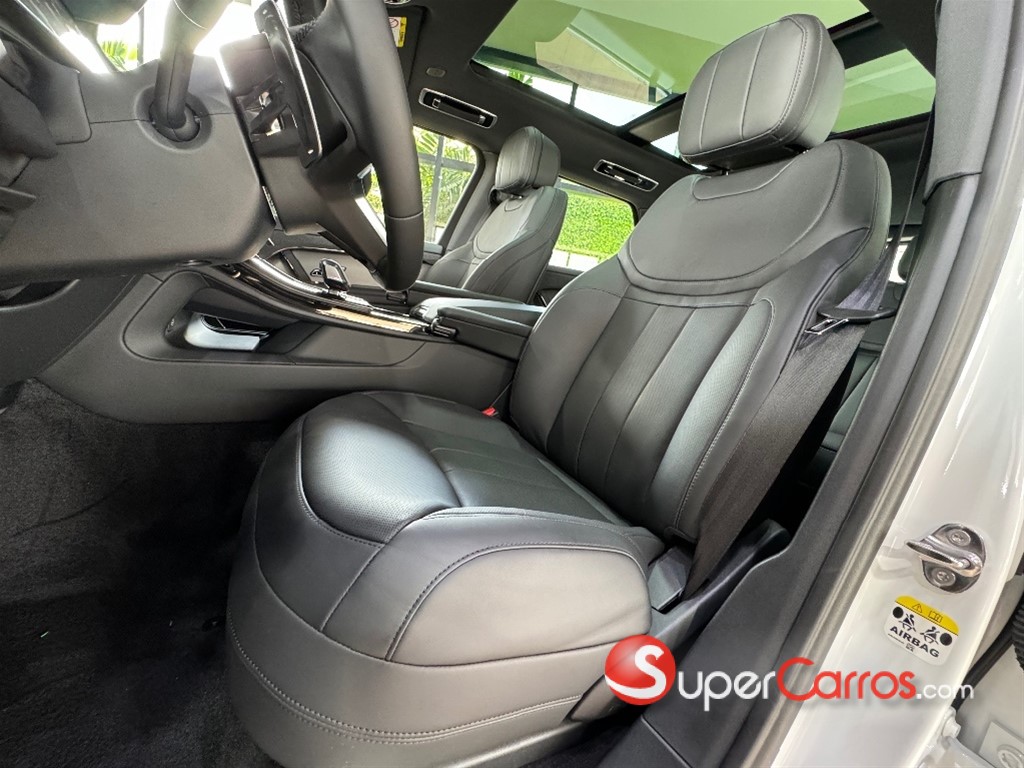 2025 Land Rover Range Rover SE — foto 10 / 12
