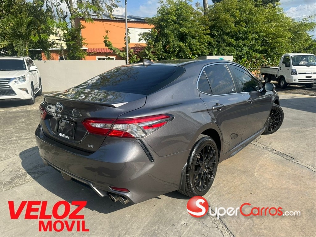 2019 Toyota Camry SE — foto 3 / 8