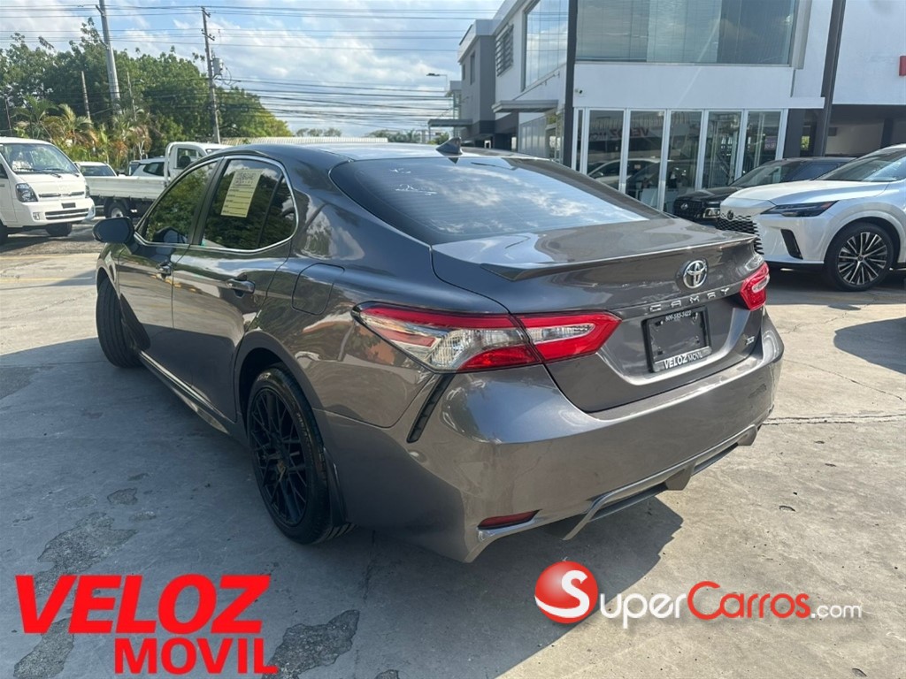 2019 Toyota Camry SE — foto 4 / 8