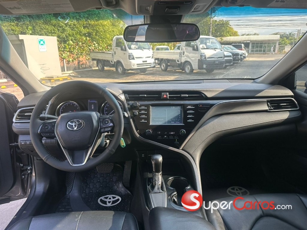 2019 Toyota Camry SE — foto 7 / 8