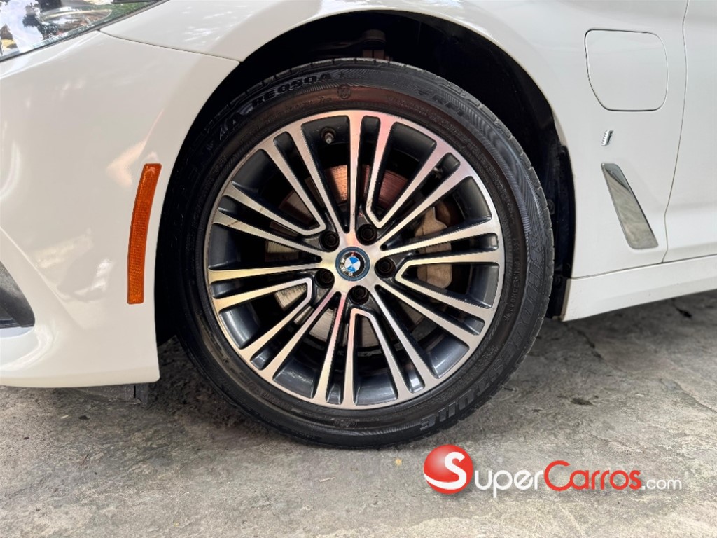 2018 BMW Serie 5 530E — foto 5 / 12