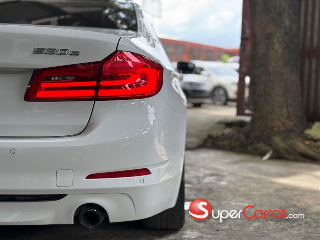 2018 BMW Serie 5 530E — foto 9 / 12