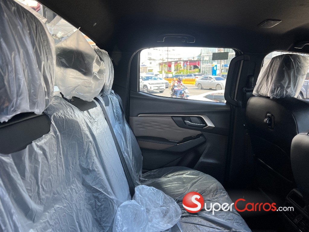 2027 Isuzu DMAX LSE — foto 8 / 12
