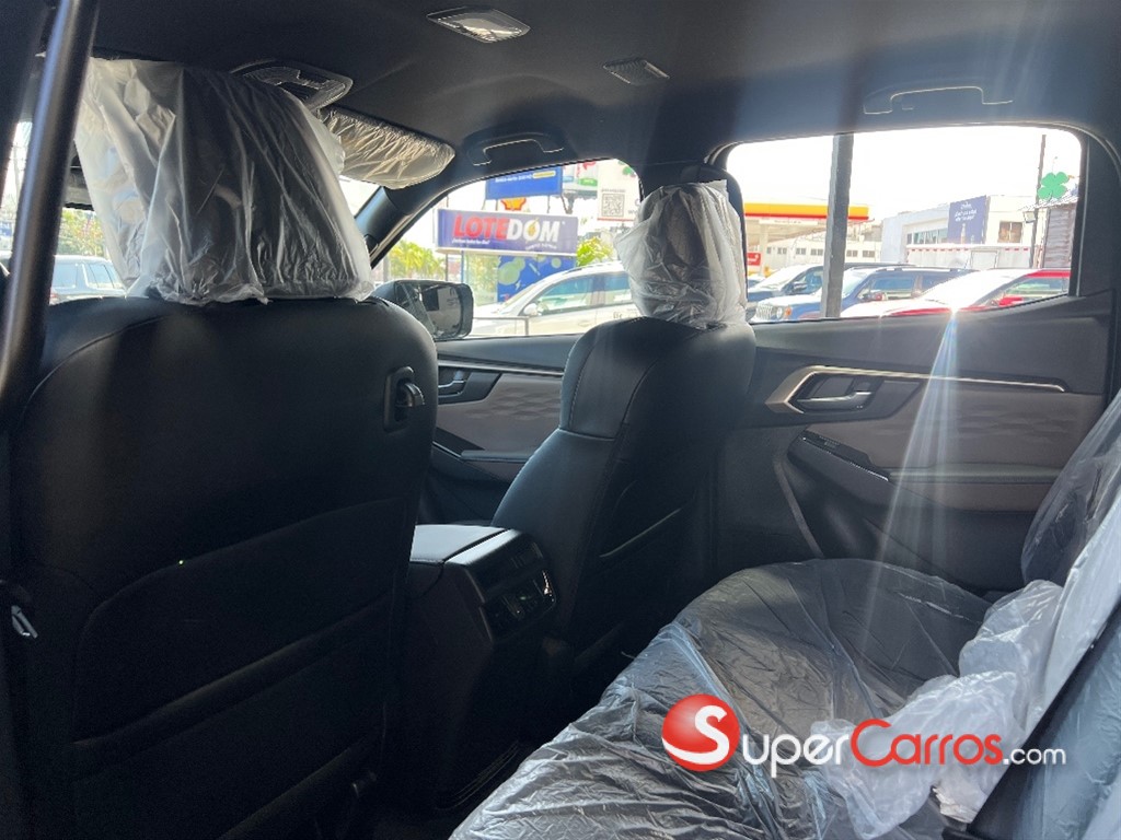 2027 Isuzu DMAX LSE — foto 11 / 12