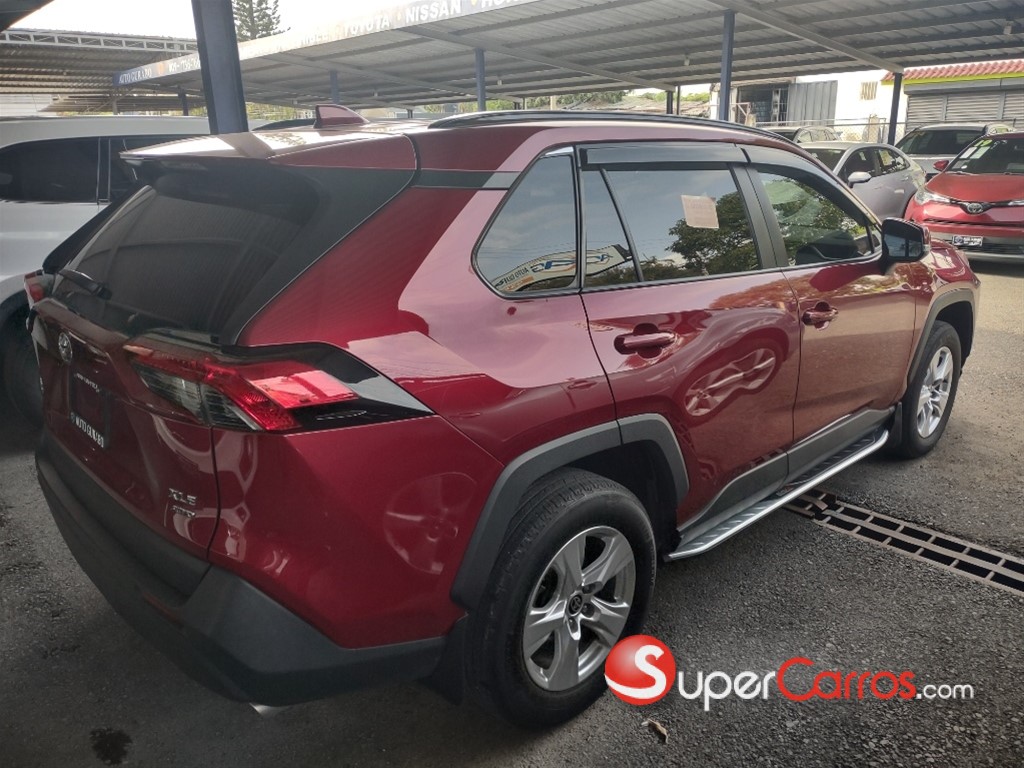 2021 Toyota RAV4 XLE — foto 8 / 10