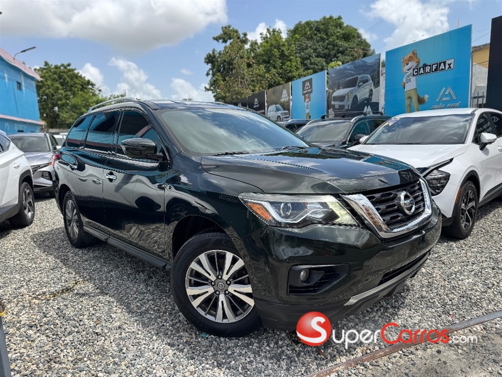 2020 Nissan Pathfinder SV — foto 2 / 10