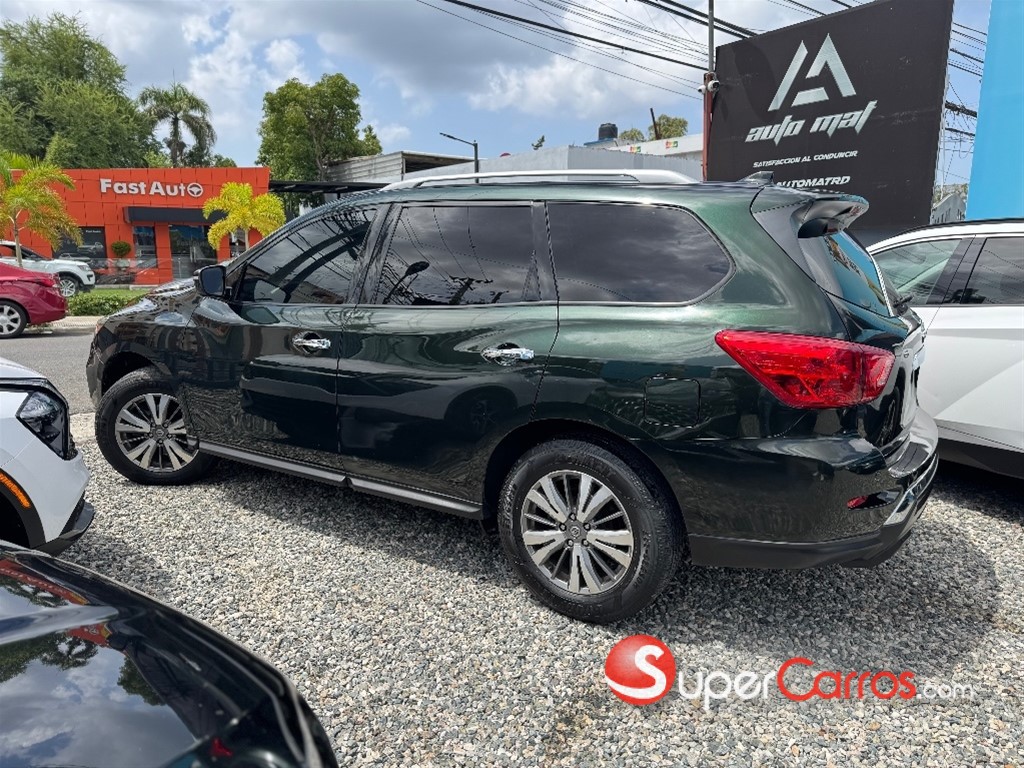 2020 Nissan Pathfinder SV — foto 3 / 10