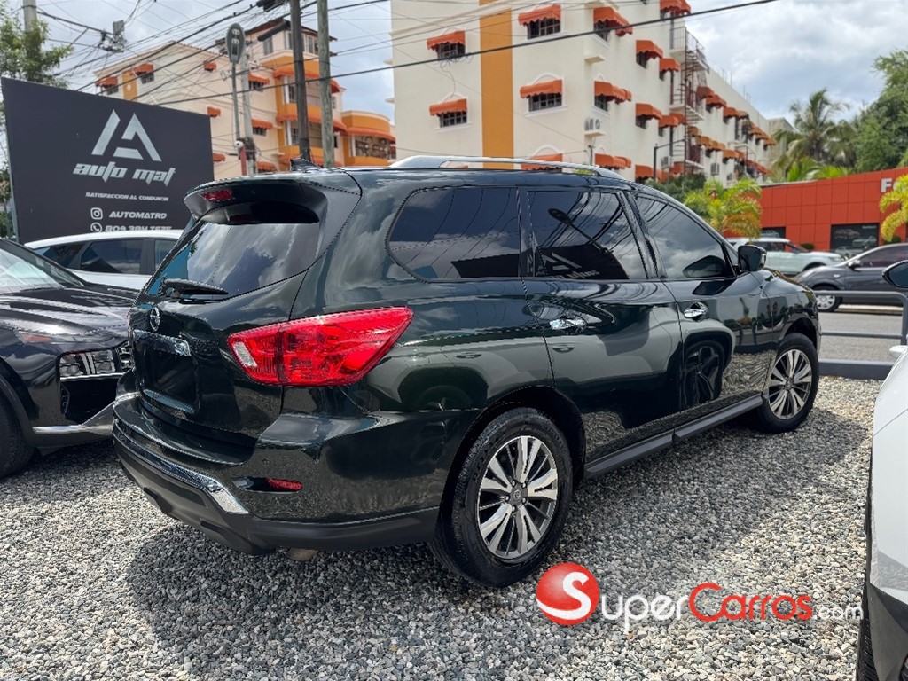 2020 Nissan Pathfinder SV — foto 4 / 10