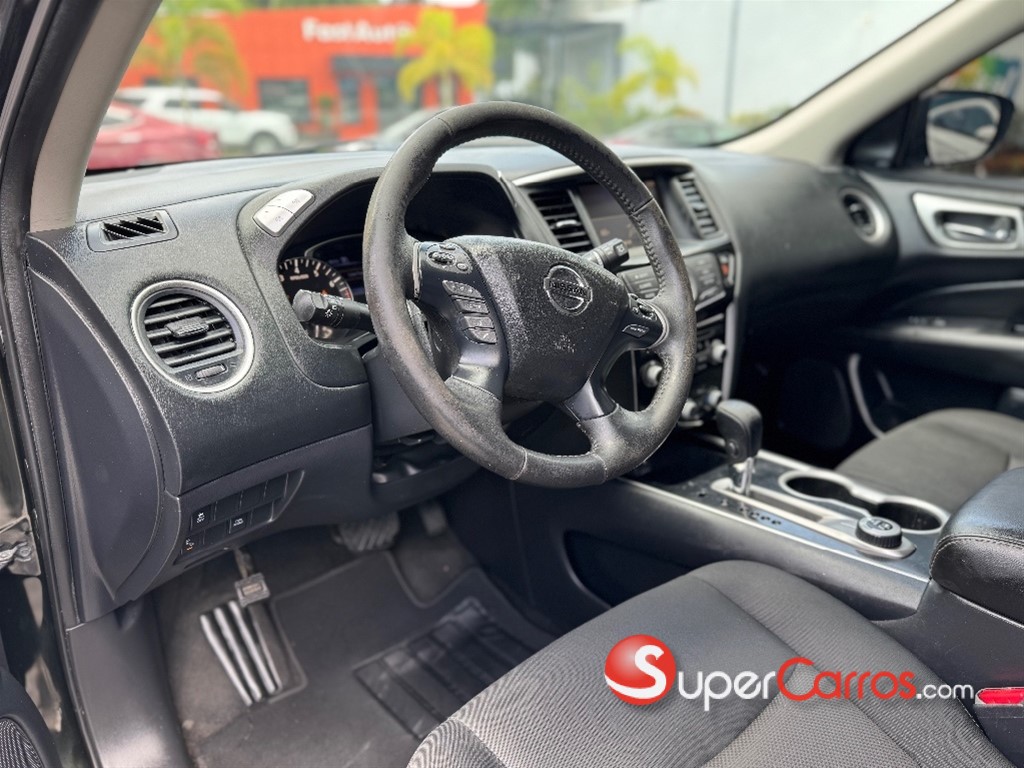 2020 Nissan Pathfinder SV — foto 6 / 10