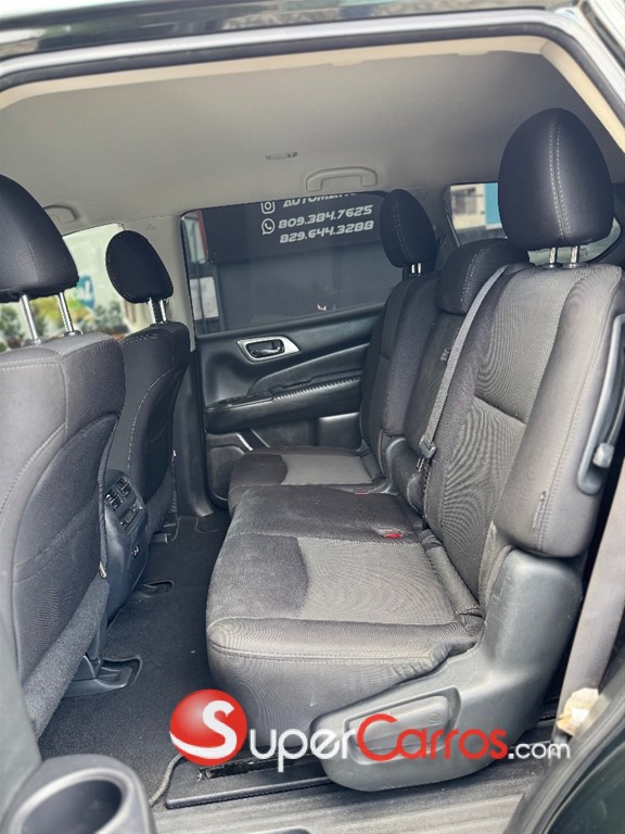 2020 Nissan Pathfinder SV — foto 7 / 10