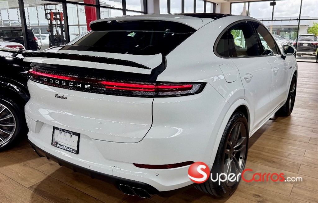 2025 Porsche Cayenne Turbo — foto 2 / 11