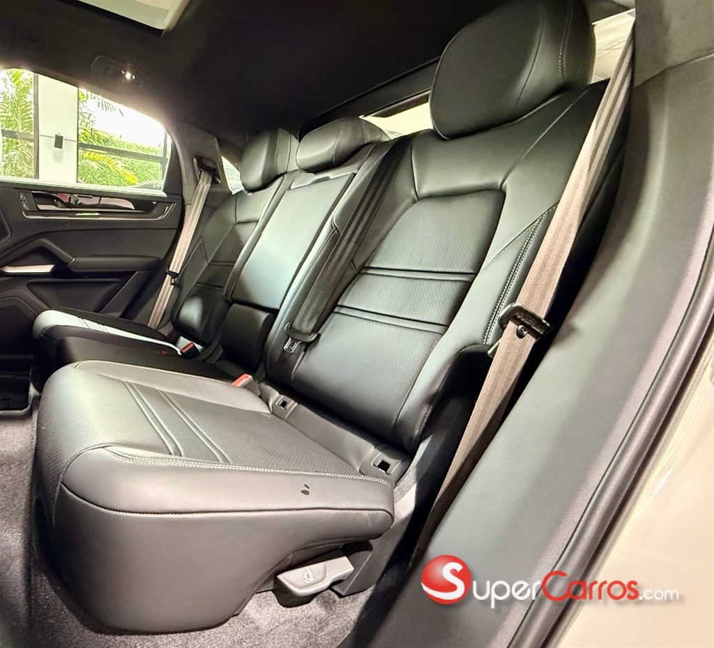 2025 Porsche Cayenne Turbo — foto 5 / 11