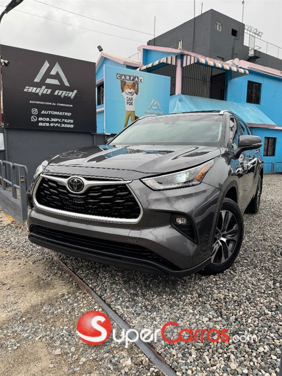 2021 Toyota Highlander LE — foto 2 / 12