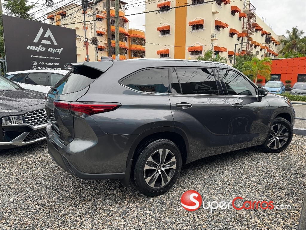 2021 Toyota Highlander LE — foto 3 / 12