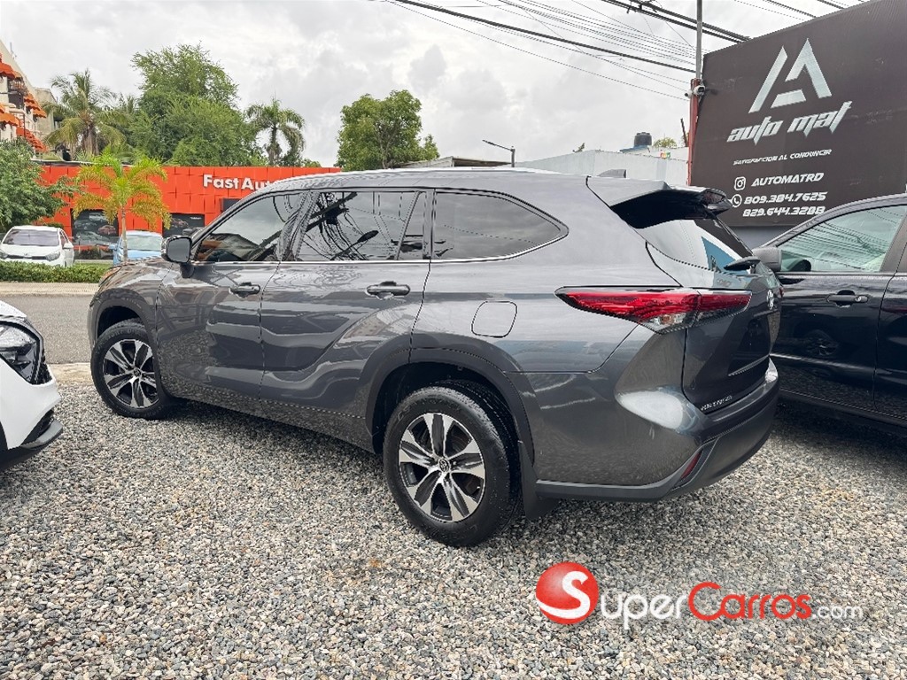2021 Toyota Highlander LE — foto 4 / 12