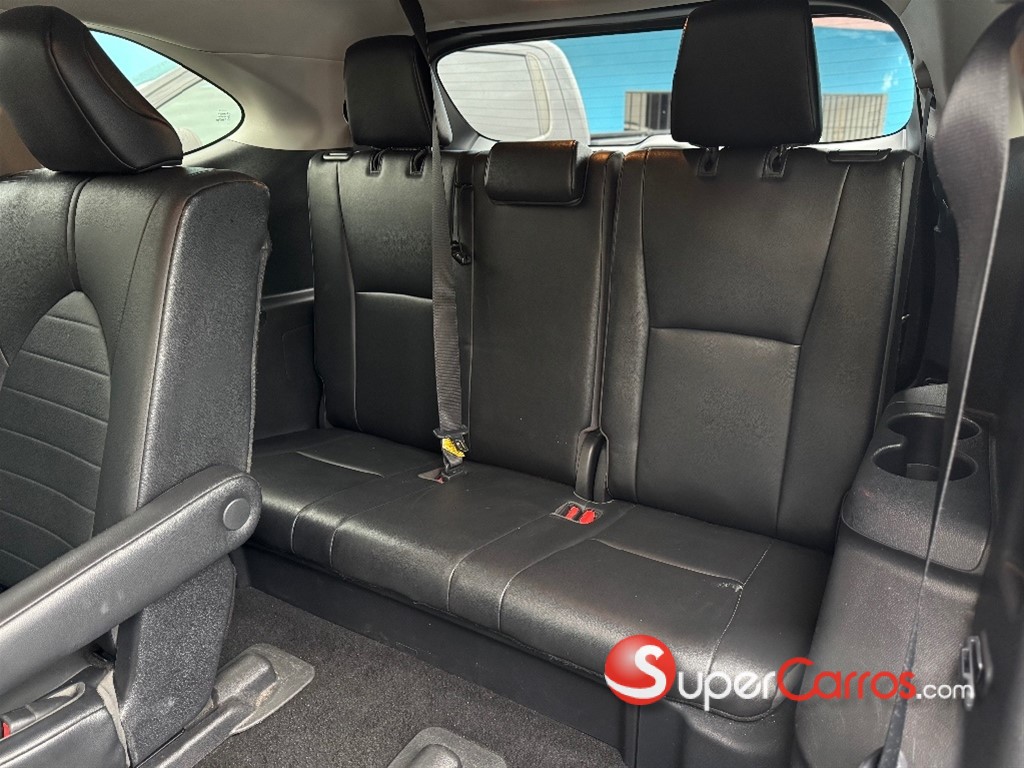 2021 Toyota Highlander LE — foto 9 / 12