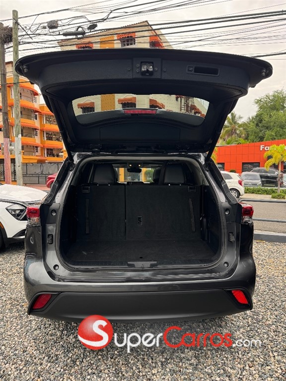 2021 Toyota Highlander LE — foto 10 / 12