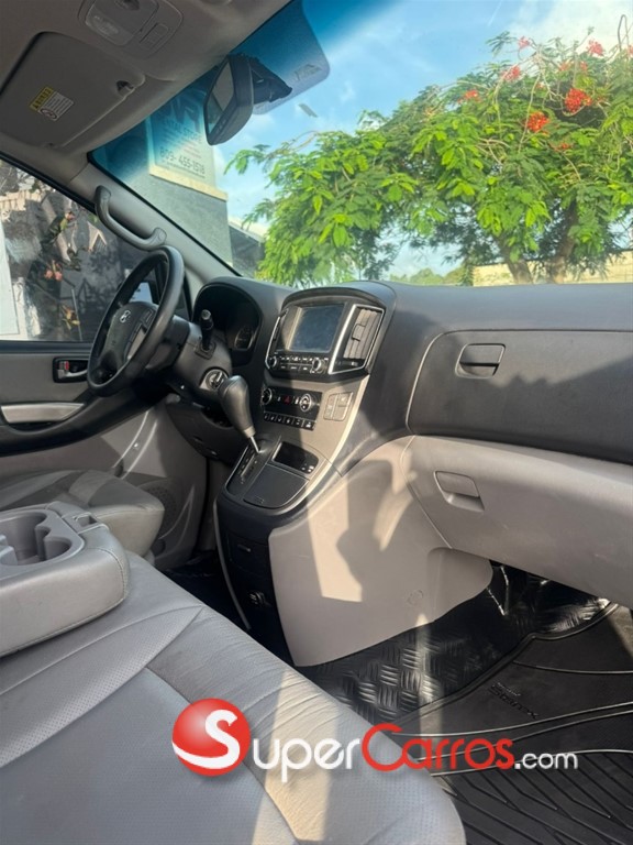 2017 Hyundai Starex — foto 6 / 10